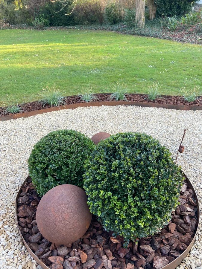 Bordure Corten sentier gravier Namur